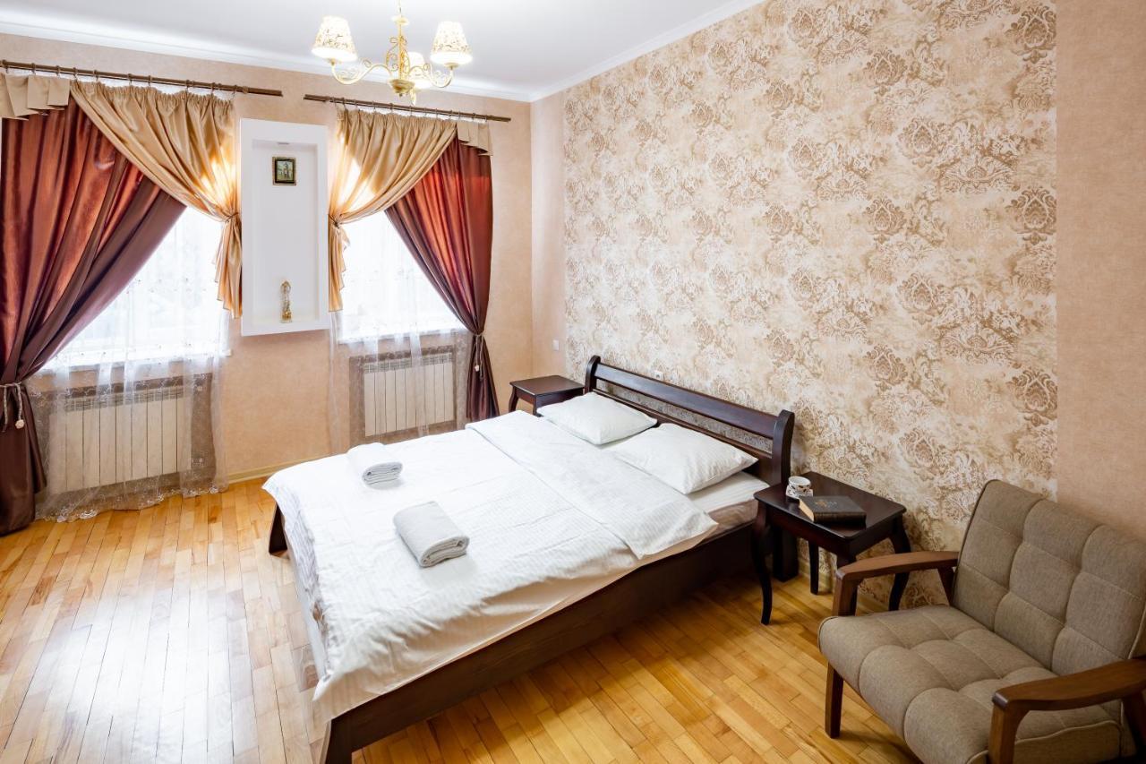 Lva Apartment Lviv Buitenkant foto