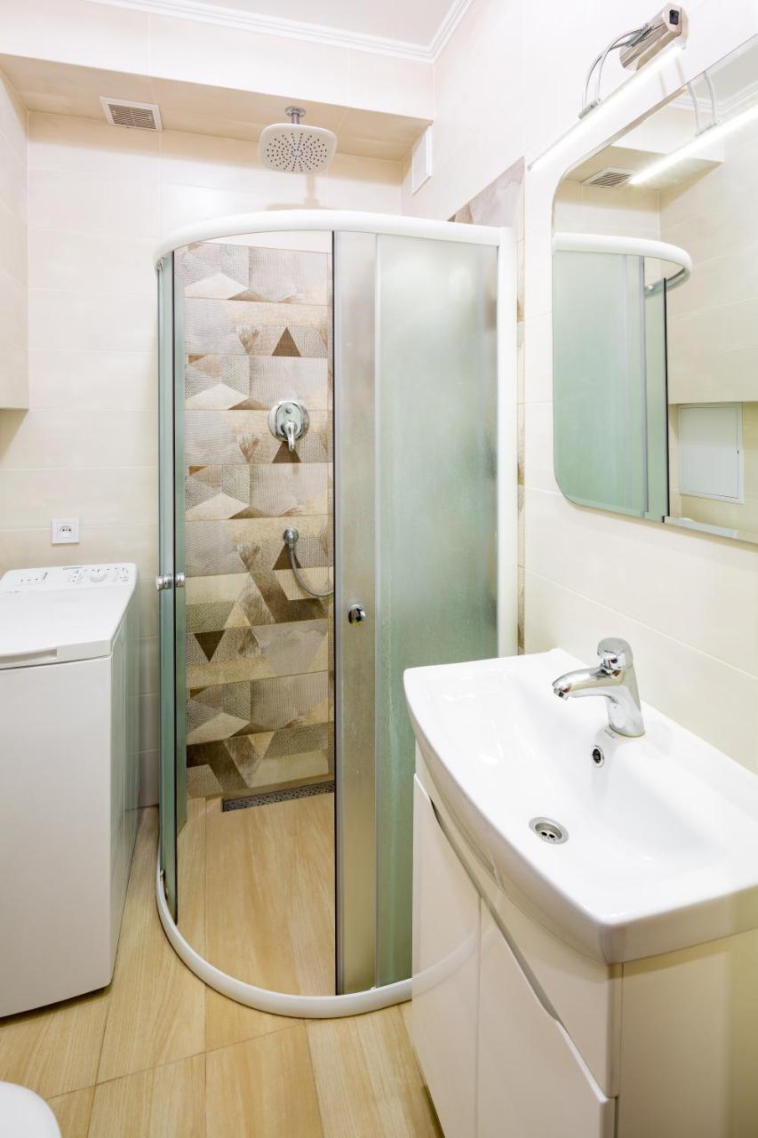 Lva Apartment Lviv Buitenkant foto