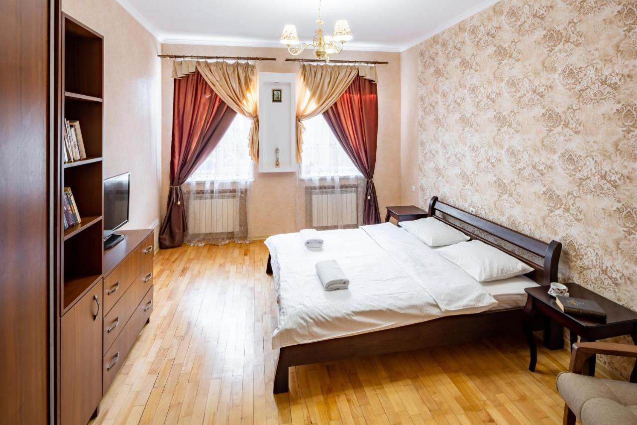 Lva Apartment Lviv Buitenkant foto